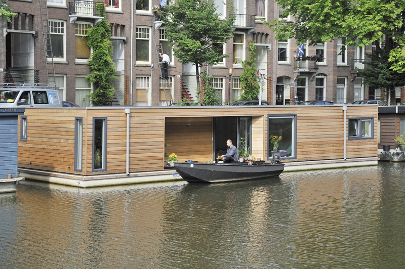 Плавучий дом в Амстердаме